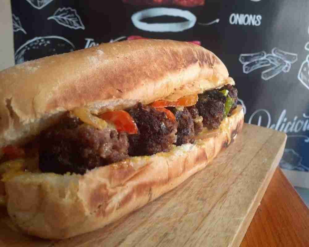 SANDUCHE DE ALBONDIGAS.
